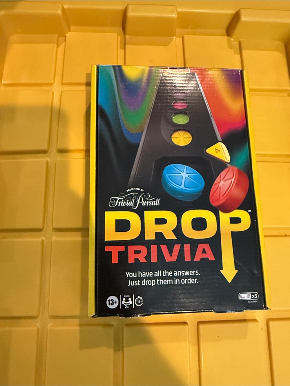 NIB Trivial Pursuit Drop Trivia Board Game - Black & Yellow - Picture 1 of 2
